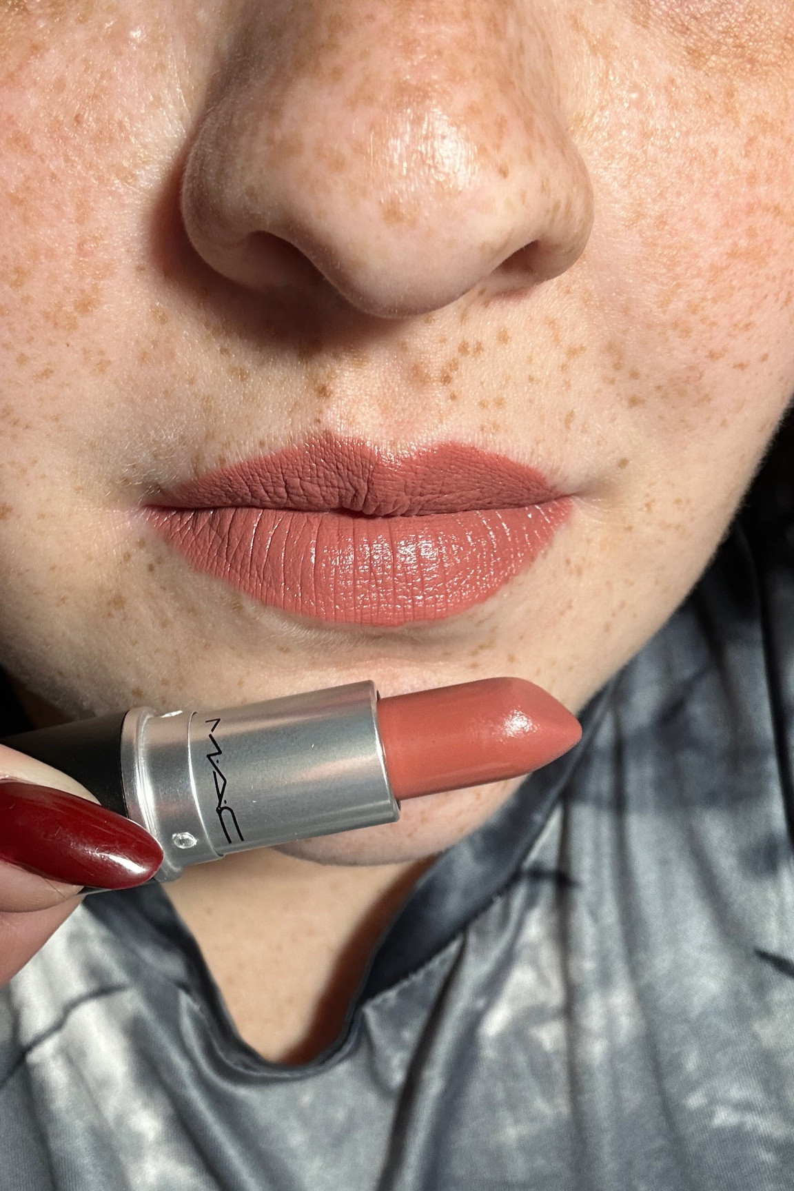 Batom de hoje 

O mais famoso nude da @maccosmetics o 617 VELVET TEDDY

Amo usar essas cores no dia a dia e um vermelho mais um evento mais especial rsrs 

#maccosmeticos #batomdehoje #batomdodia #velvetteddy #diadobatom

#LTKdicadeestilo #LTKbrasil #LTKbeleza