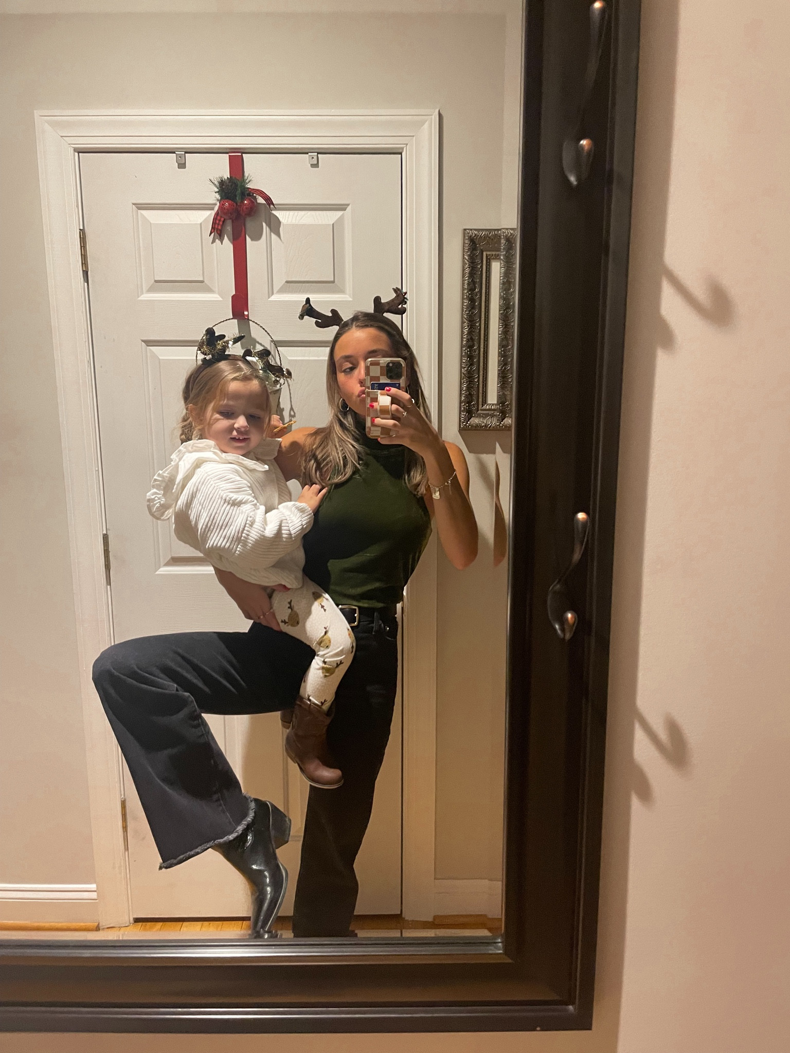 Christmas outfits 🎄🎅



Toddler mom Christmas holiday festive bodysuit black jeans cowboyboots toddler kids girl outfit 

#LTKbaby #LTKSeasonal #LTKshoecrush