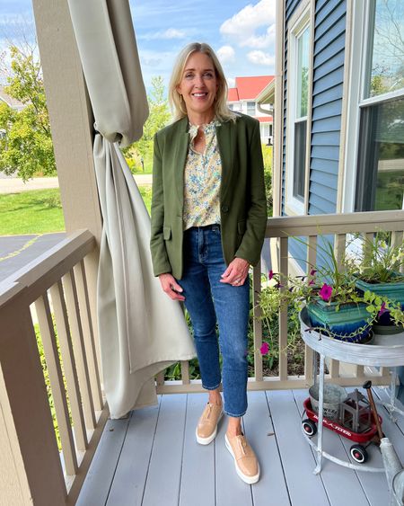 Fall transition outfit.  Olive green blazer, dark wash denim, floral top.

Use code DOUSED10 for 10% off at Gibsonlook.



#LTKSeasonal #LTKunder100 #LTKstyletip