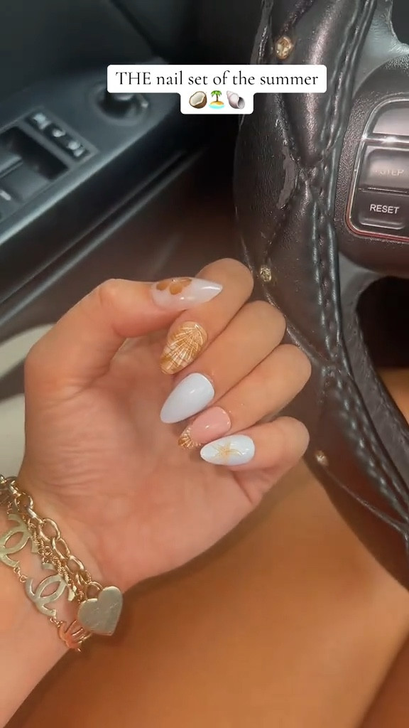 summer nails! tropical/ beach nails 
🏝️🌺🍍

#LTKBeauty #LTKTravel #LTKStyleTip