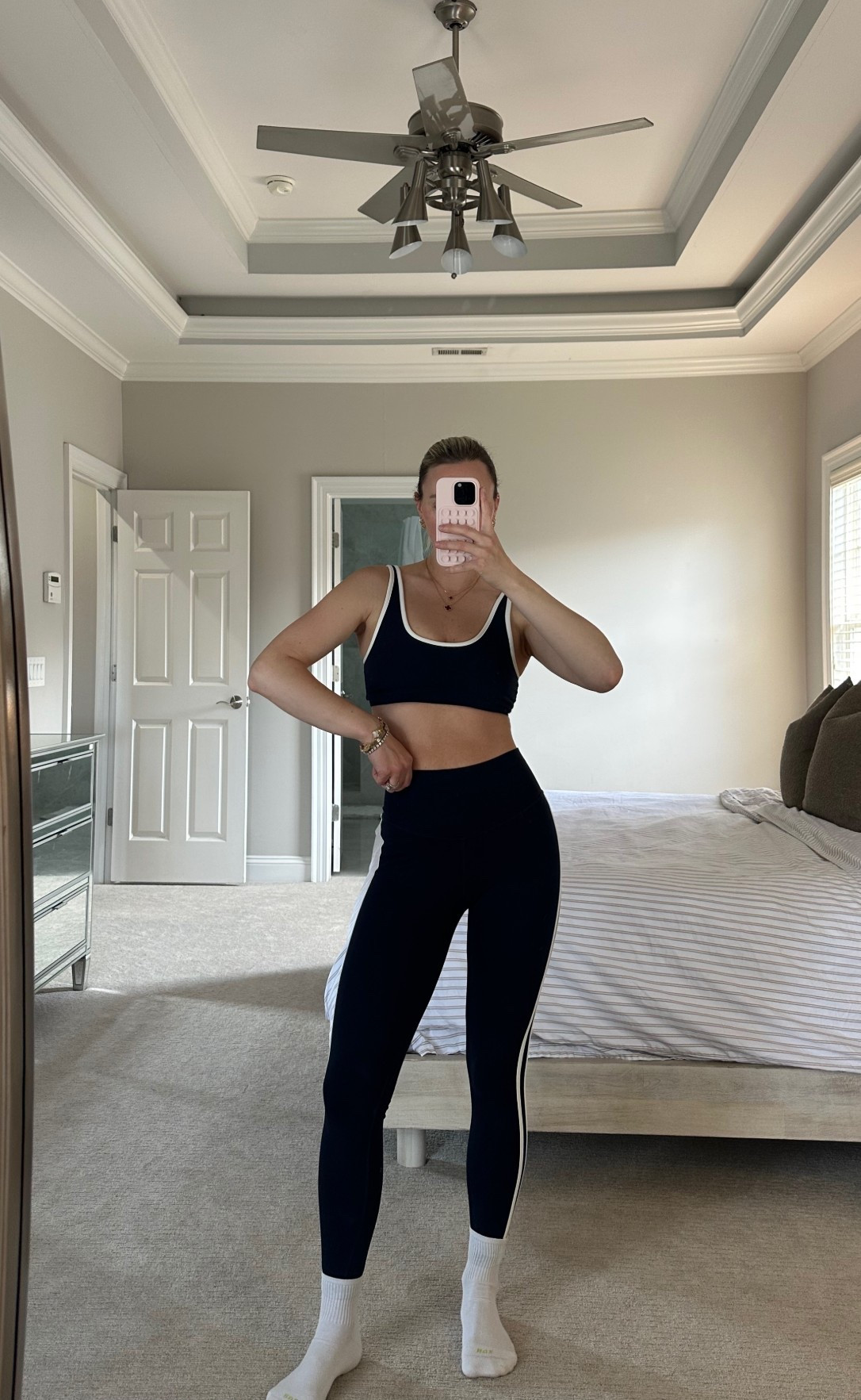 Side stripe work out set. Size small in both!!

#LTKSpringSale #LTKmomlife #LTKSaleAlert