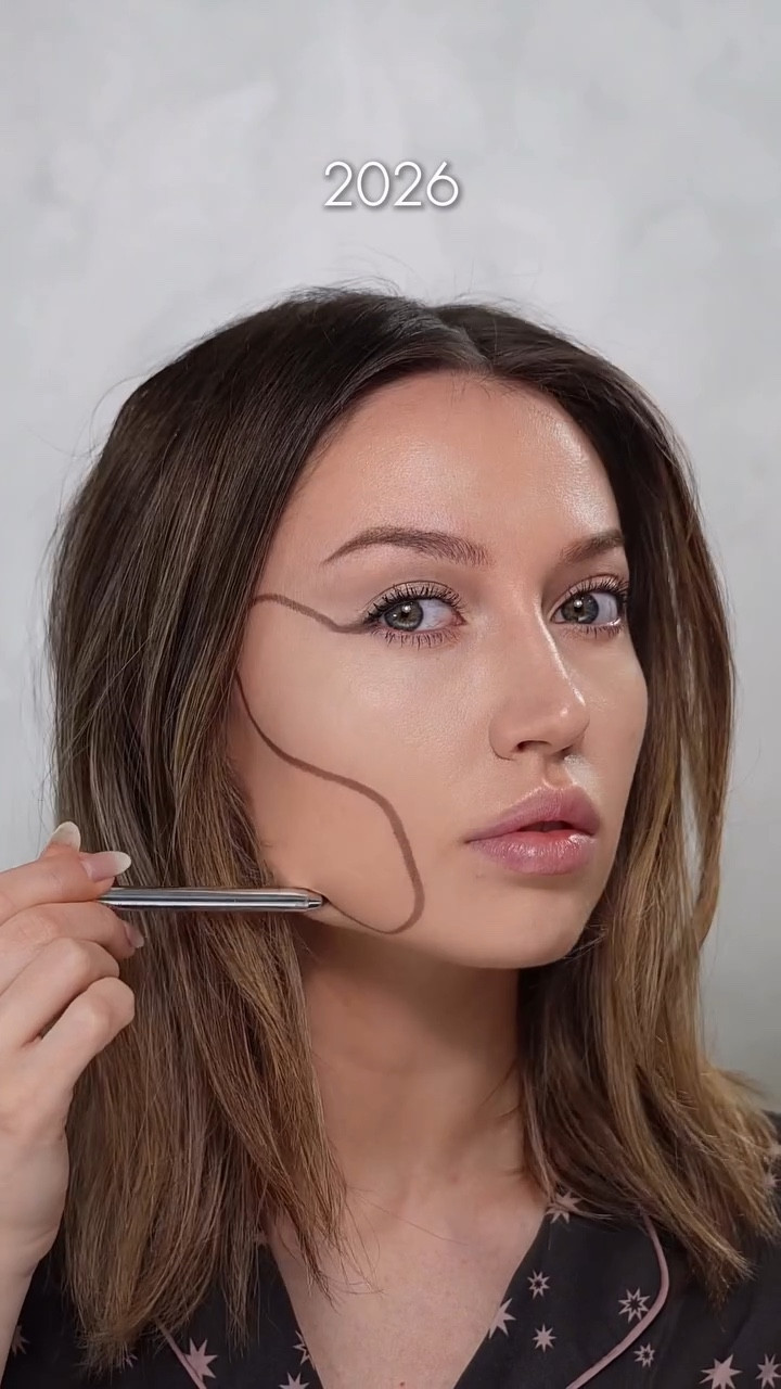 Another TikTok Contouring Hack I had to try 😃
#2006vs2026 #contouringhack