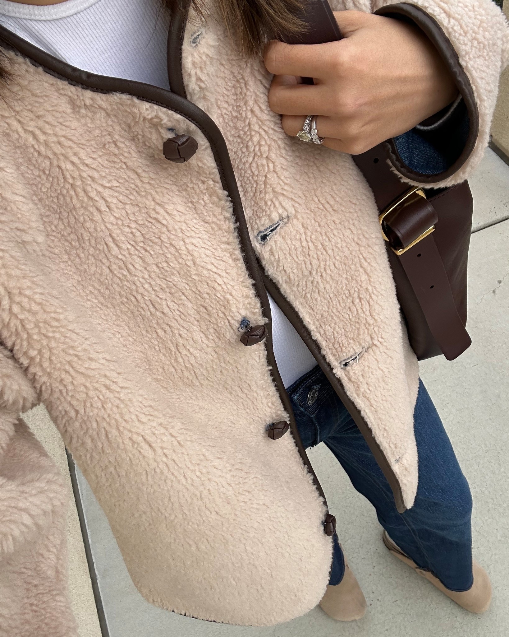 Winter outfit of the day - cozy in this reversible Sherpa 

Madewell Sherpa xs
Ribbed tee
Wide leg jeans 
Everyday bucket tote - the suede juniper berry color is 50% off! 

#cozyoutfit @madewell #madewellpartner #ad 

#LTKmomlife #LTKootd #LTKSaleAlert