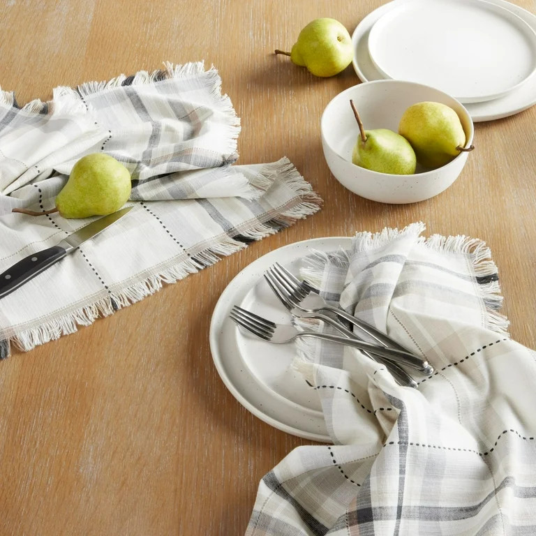 Better Homes & Garden Monday Square Fabric Napkin Set, Beige, 20"W x 20"L, 4 Pieces | Walmart (US)