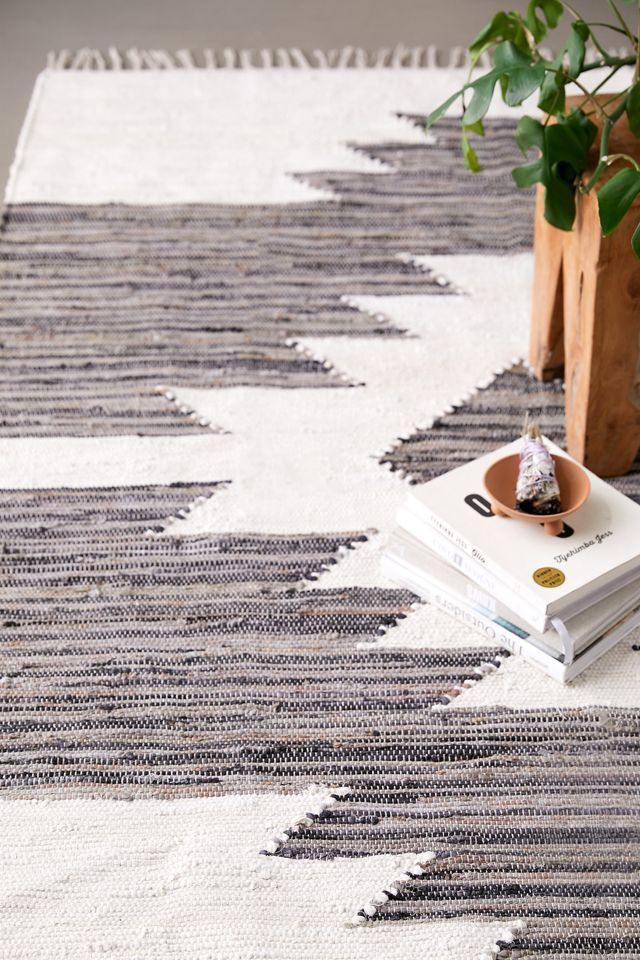 August Woven Rug | Urban Outfitters (US and RoW)