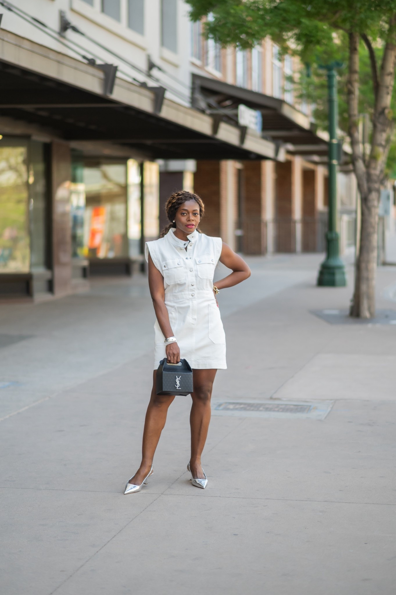Denim dress dressed up inspo for weekends! 

Outfit details in bio link 