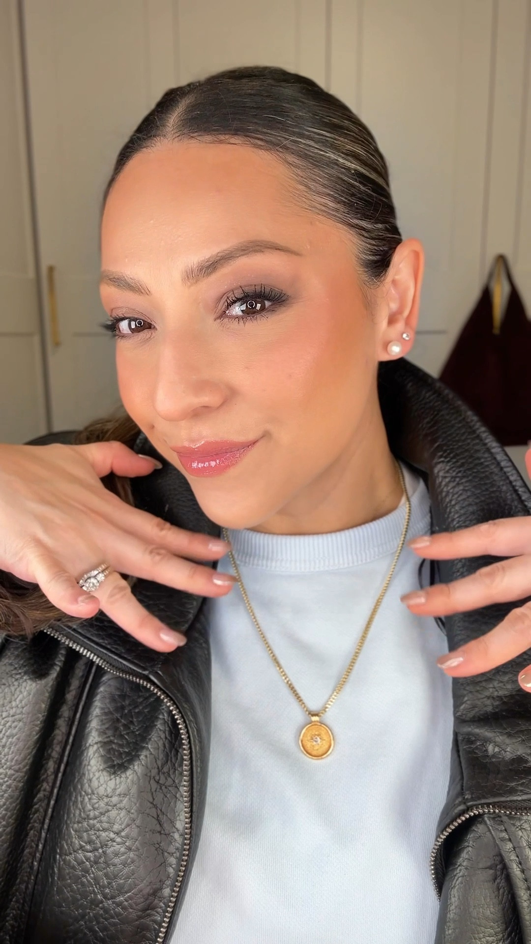 🚨Save up to 20% during the Sephora sale!!🚨
Use code: EVERYTHING

This is my quick ten minute face using some of my basic essentials from Sephora that I buy over and over again because it’s THAT good👏🏼👏🏼👏🏼

M A K E U P✨
Estée Lauder- Double Wear foundation in 3W1 Tawny
NARS- Radiant Color Corrector in Medium
Hourglass- Vanish Concealer
DIOR- Forever Skin Contour Stick in 02 Tan
rhode- Pocket Blush in Tan Line
Charlotte Tilbury- Airbrush Flawless Finish Setting Powder in 1 (for undereyes) & 2 (for rest of face)
Charlotte Tilbury- Airbrush Matte Bronzer in Medium
Anastasia Beverly Hills- Brow Wiz in Soft Brown 
Armani Beauty- Eye Tint Liquid Eyeshadow in 22 Cashew
Urban Decay- Moondust in Space Cowboy
Laura Mercier- Caviar Tightline Eyeliner (used on waterline)
Makeup by Mario- Master Pigment Pro Eyeliner Pencil in Perfect Brown
Lancôme- Lip Idole Lip liner in shade 21 throwing beige 
Lancome- Juicy Treat Lip Gloss in shade 33 Idole Nude
Makeup by Mario- Surreal Skin Setting Spray (one of my all time faves🙈)

Can’t wait for you to try it! What else are we shopping for🤭

Sephora sale, Sephora savings event, makeup essentials, easy makeup, makeup for beginners, gift ideas, beauty gift ideas, easy everyday makeup, makeup for mature skin, makeup for teens, grwm, makeup tutorial, how to makeup.



#LTKGiftGuide #LTKBeauty #LTKSaleAlert