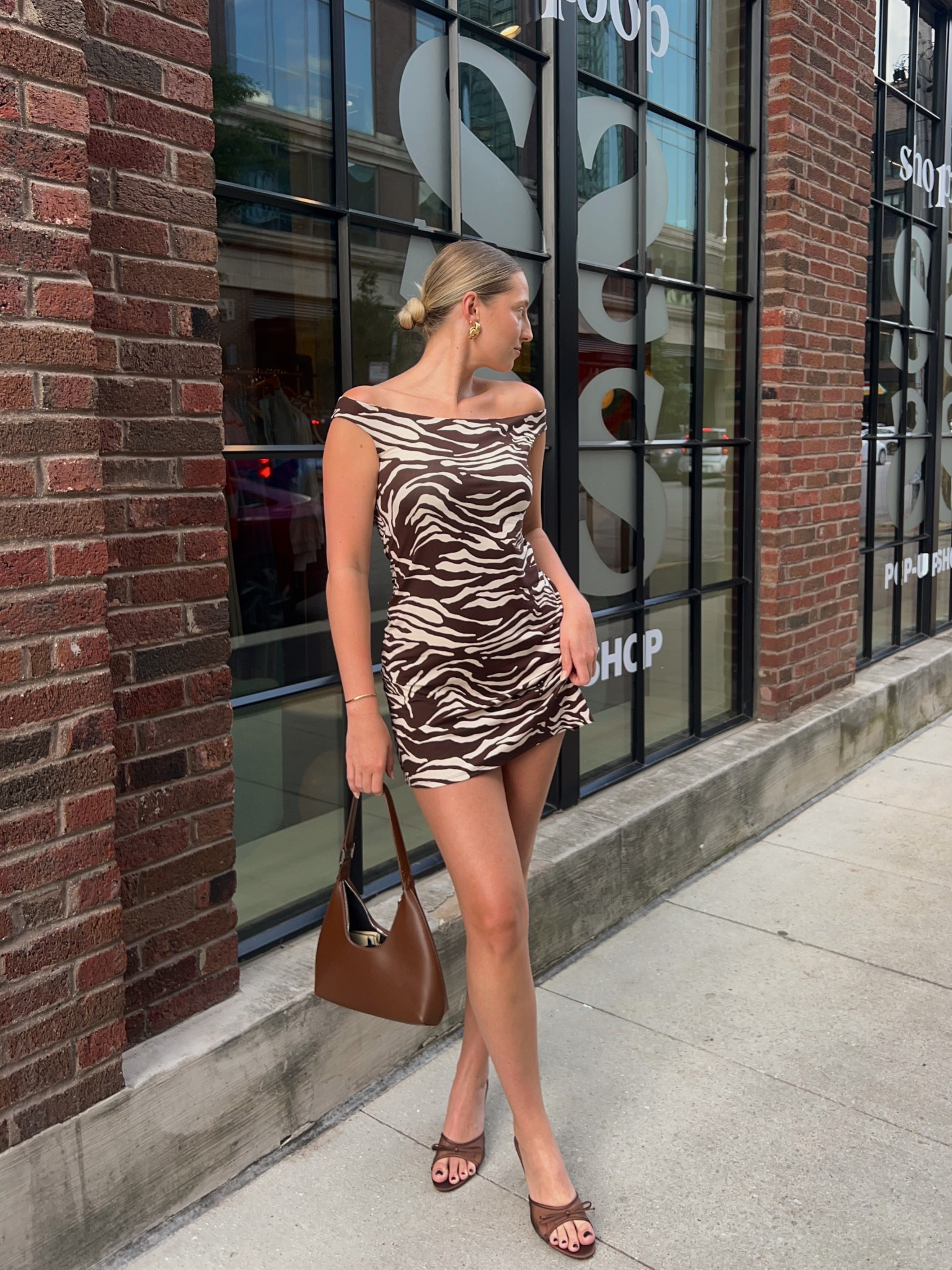 You guys this dressss🦓🤍 wearing size small but definitely could have gone down to a size XS

#LTKStyleTip #LTKSummerEdit #LTKPetite