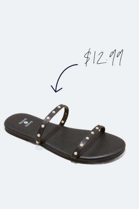 A classic sophisticated pool slide for under $15.  Also comes in nude a great dupe of the tkees one.

#SpringShoes #Sandals #PoolSlides #BeachShoes #Resortwear #SummerShoes

#LTKfindsunder50 #LTKFestival #LTKshoecrush