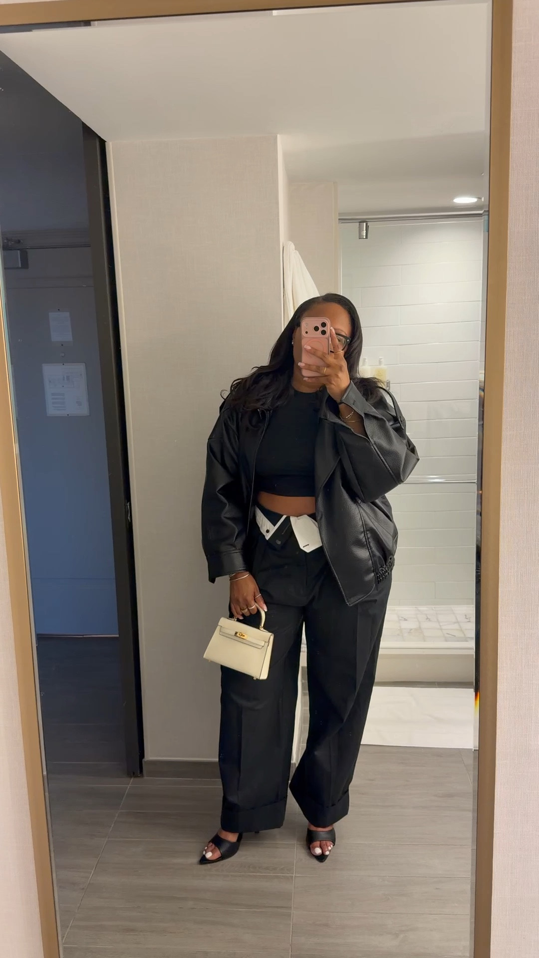 Houston Rockets game for the Saturday night appetizer🖤 

#LTKootd #LTKgrwm #LTKMidsize