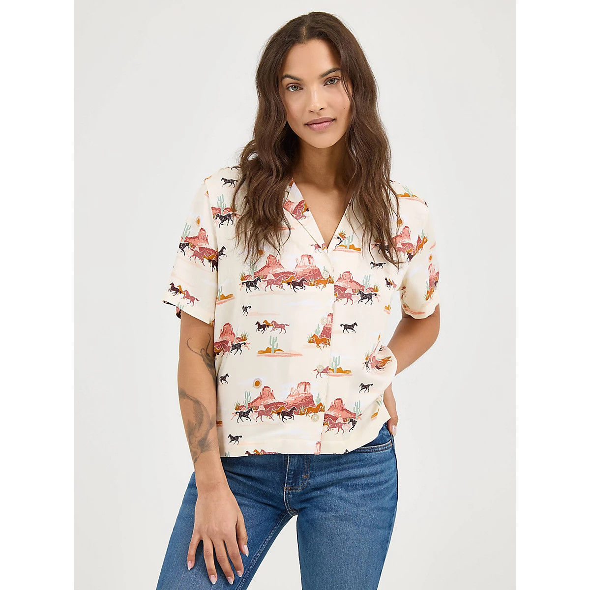 Women's Wrangler Retro® Cowgirl Camp Shirt in Desert Ecru | Wrangler