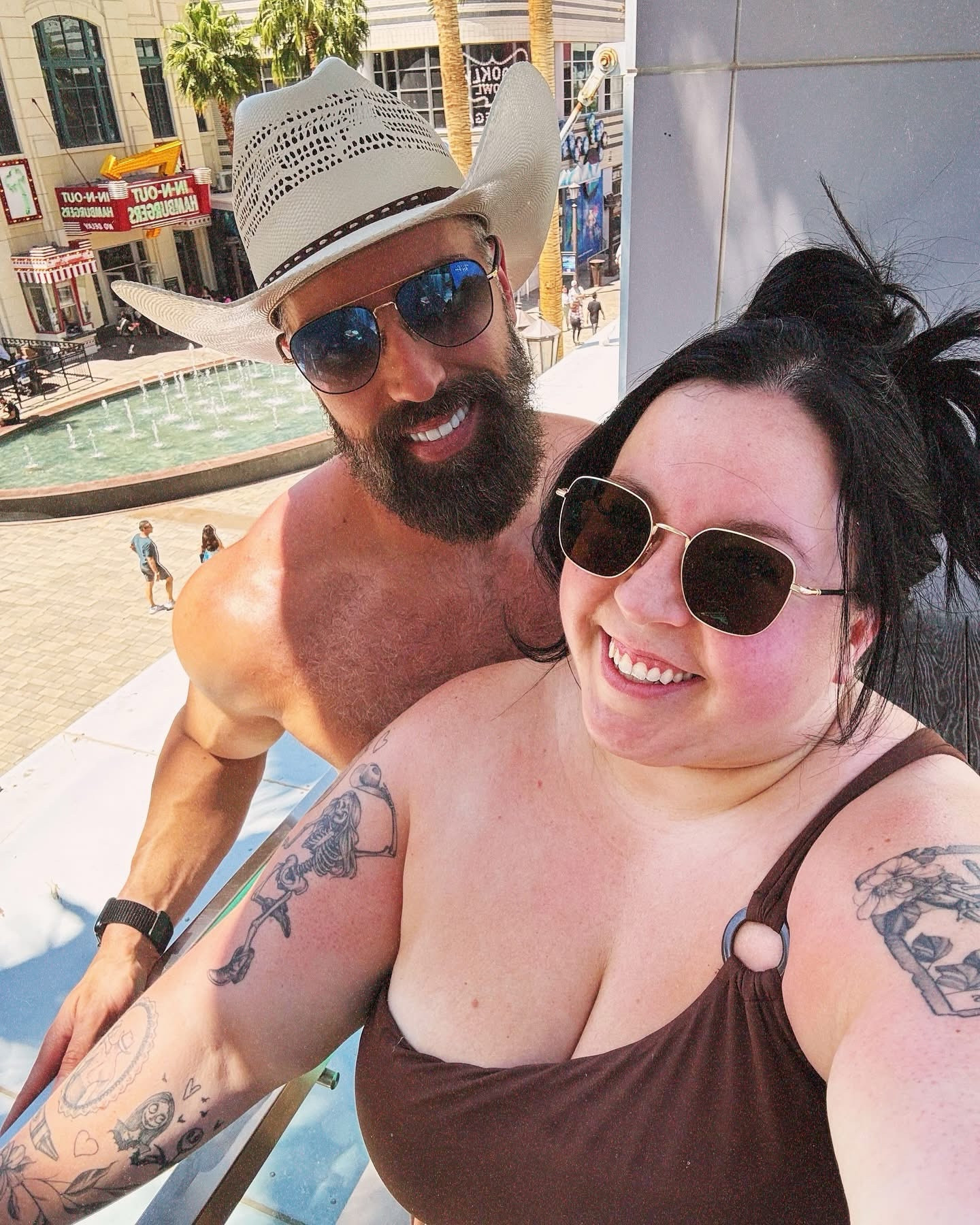 Vegas Outfits!! ☀️

Unfortunately the store that sold the knit beach set is no longer in business, so I linked similar sets below! 