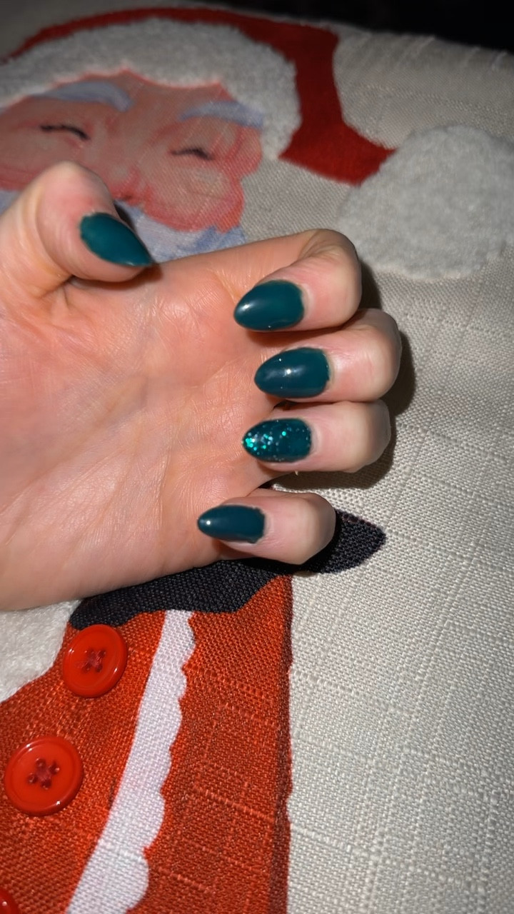 I did my own nails!  These are so affordable so you don’t have to break the bank getting your nails done every few weeks!

Easy/ artificial nails/ xs almond nails/ Christmas/ colors/ gel/ UV light/ sale/ Black Friday/ deal days/ Amazon/ glue/ base coat/ top coat/ cute/ sparkle/ colors/ gifts for her/ Christmas 

#LTKGiftGuide #LTKHoliday #LTKCyberWeek