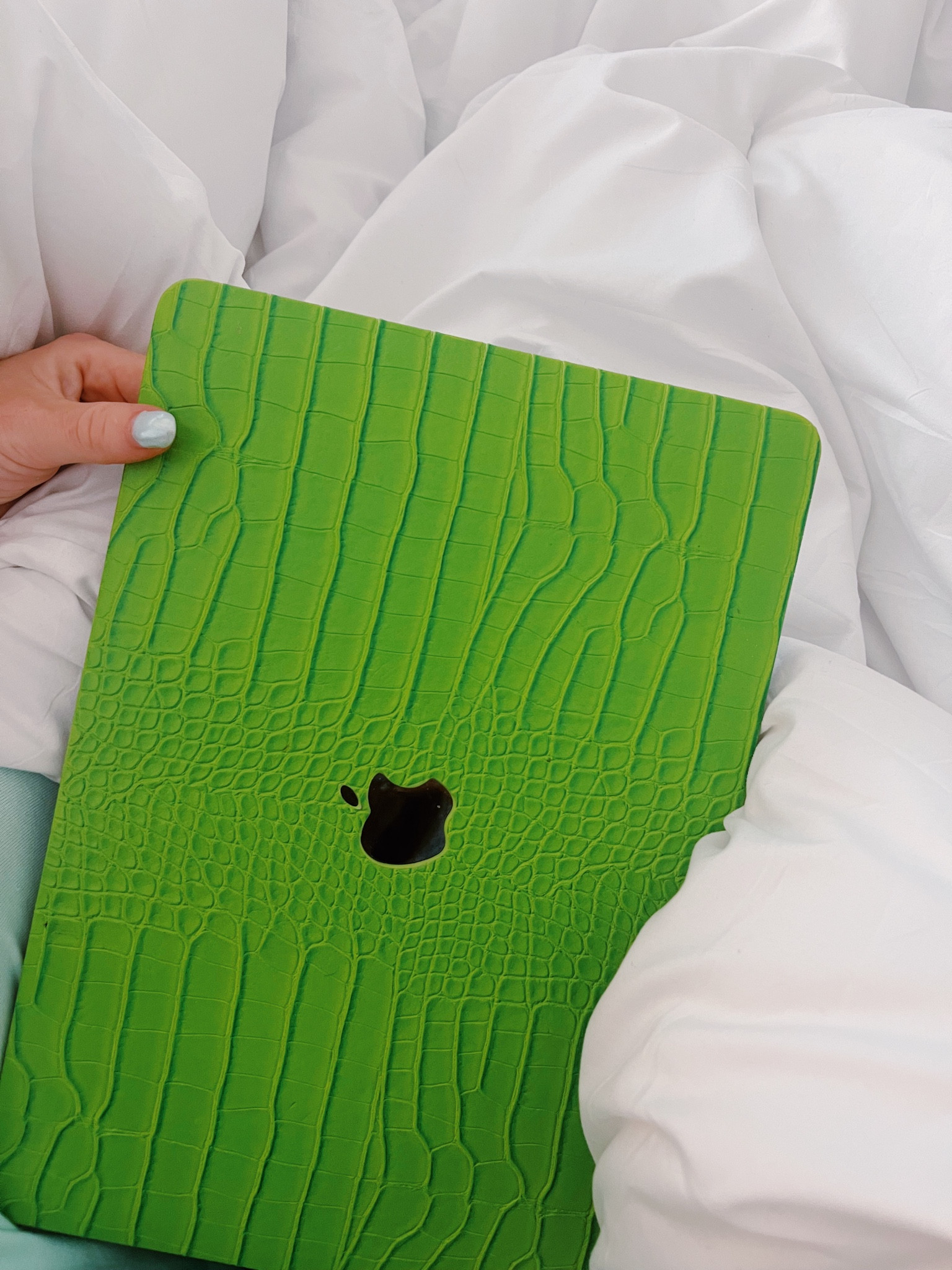 comes in 20+ colors! In love with this case 💚 

#LTKFind #LTKunder100 #LTKGiftGuide