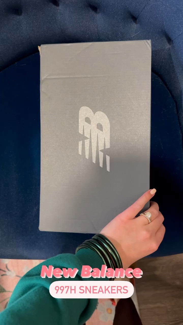 Obsession with all things green and these new balance sneakers are perfect



#LTKshoecrush #LTKSeasonal #LTKFind