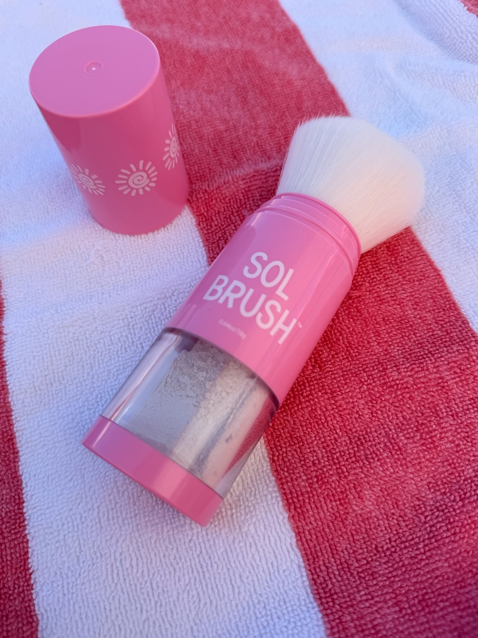 Newest favorite summer find 🤩 love this mineral setting powder and SPF brush! Favorite one I’ve ever used! 🧴