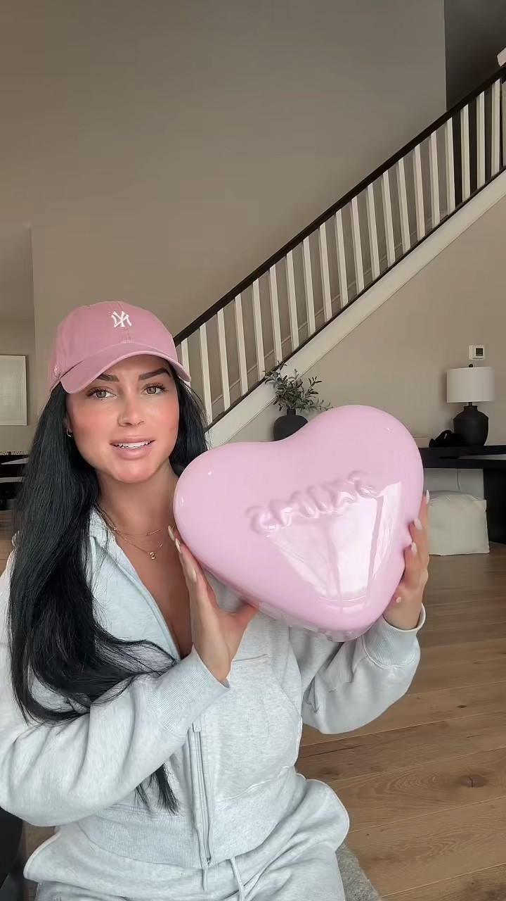 Skims Unboxing 💗

I’m wearing a size small Aritzia set 

#LTKWatchNow #LTKStyleTip #LTKGiftGuide