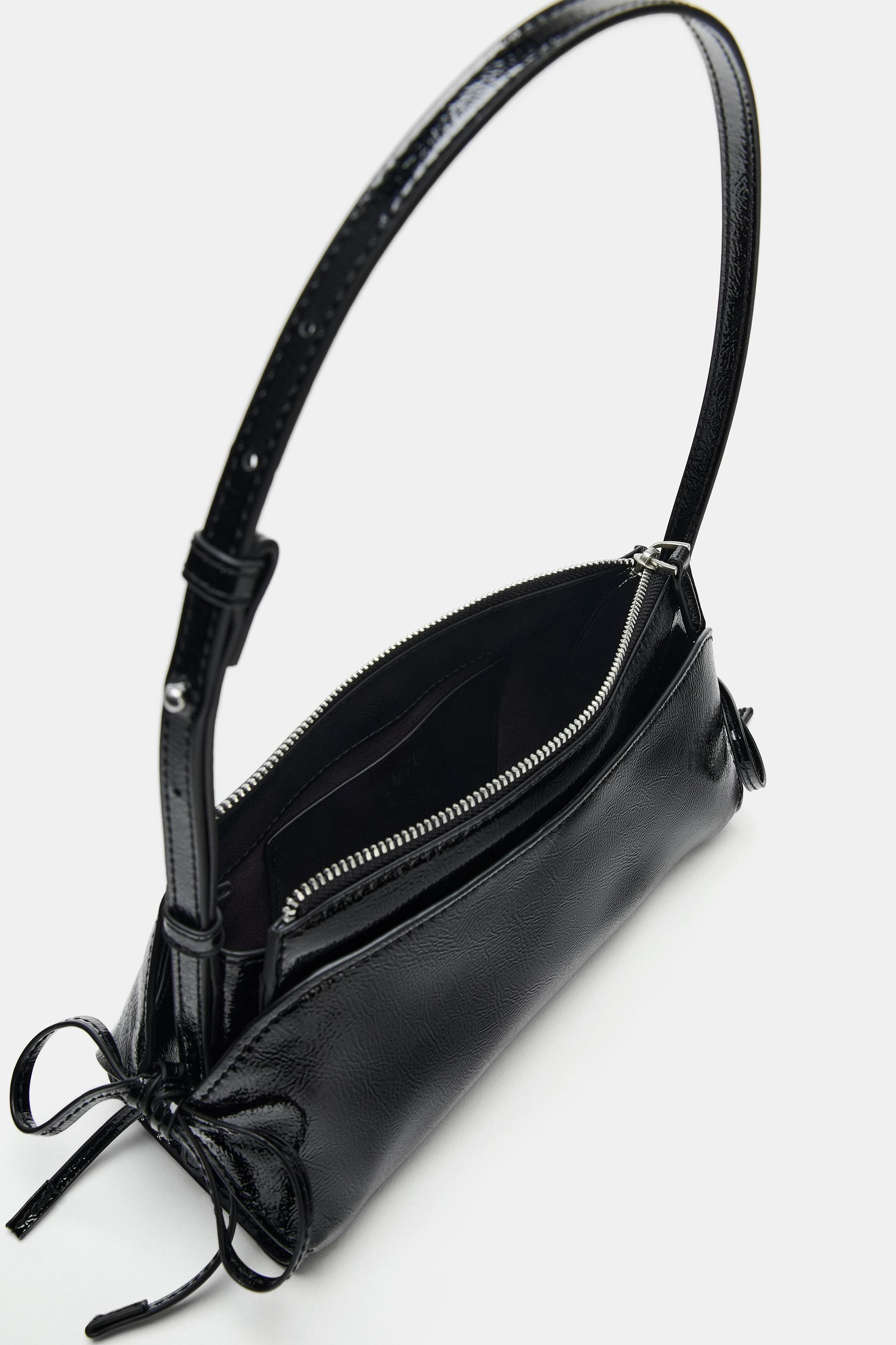 Model height: 169 cmShoulder bag with a patent-effect finish. Features bows on the sides. Double ... | Zara DE