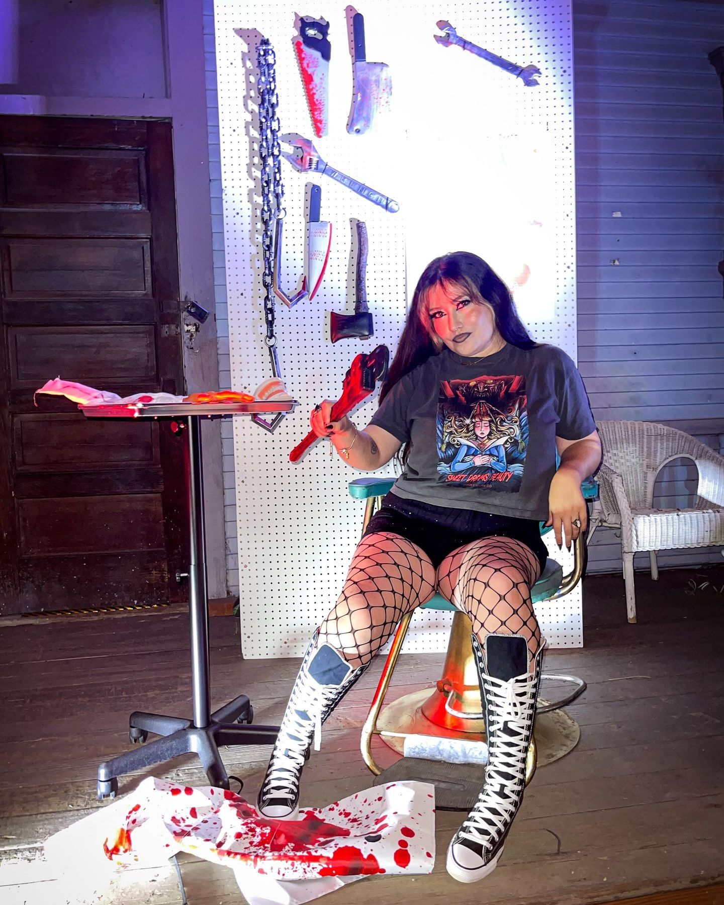 Kicking off Spooky season this weekend at the @heritagemusoc with @thewitchesbrew 
🖤Fit Deets🖤
Tee: @spookymamaco 
@converse knee high- living out my 13 yr old dream. She’d be so proud to see me now 🥲😆
Bling shorts @forever21 
Tights @target 
Pumpkin purse @backstitchbruja
Lippie🫦 @glamlite ghostface black and nude lipkit