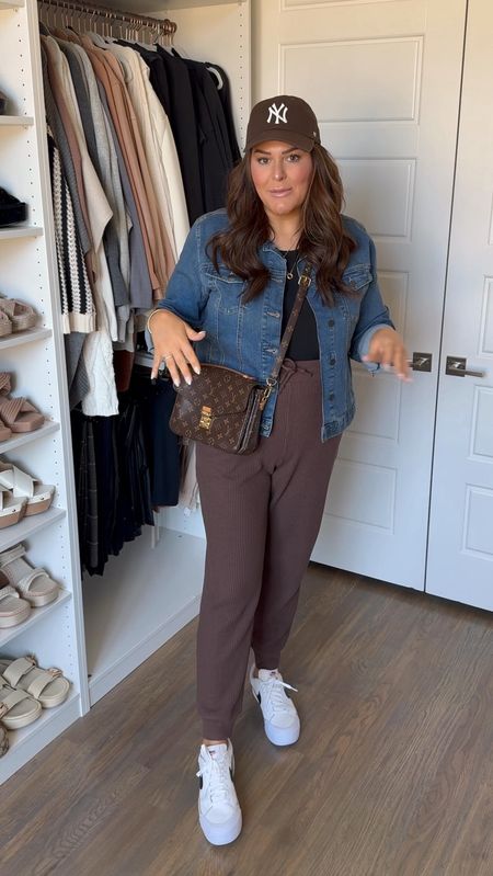 Chocolate brown casual outfit of the day 

#LTKmidsize #LTKVideo #LTKfindsunder100