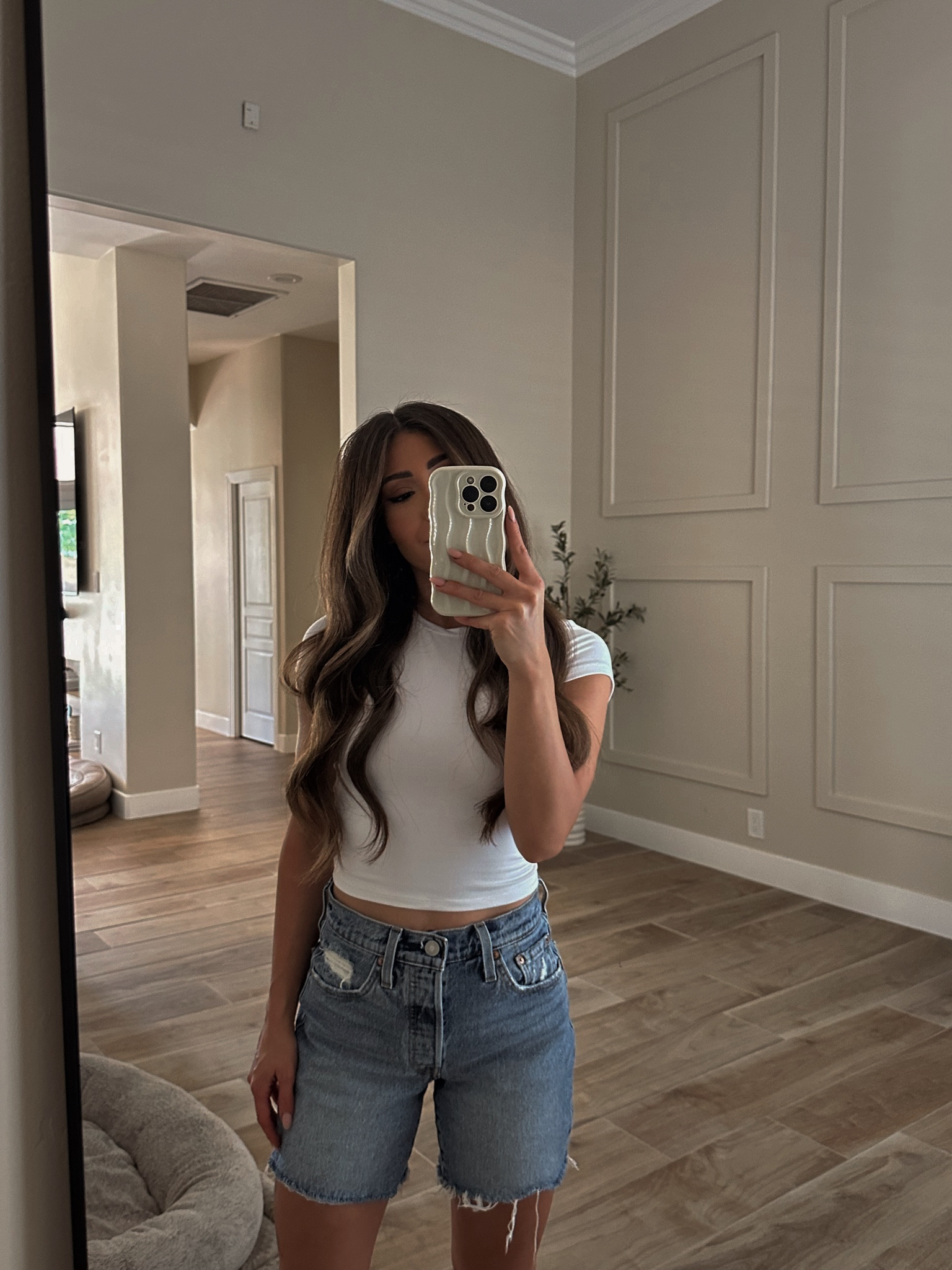 Been loving a longer jean short lately and these Levi’s have been on repeat!🤍 


#LTKForyou #LTKWomensfashion #LTKWomensjeans #LTKFashion #LTKOutfitinspo #womensdenim #womenssummerfashion #outfitinspo #jeanshort #jeanshortoutfit #casualwear #casualoutfitinspo #summeroutfit 

#LTKFindsUnder100 #LTKStyleTip #LTKU