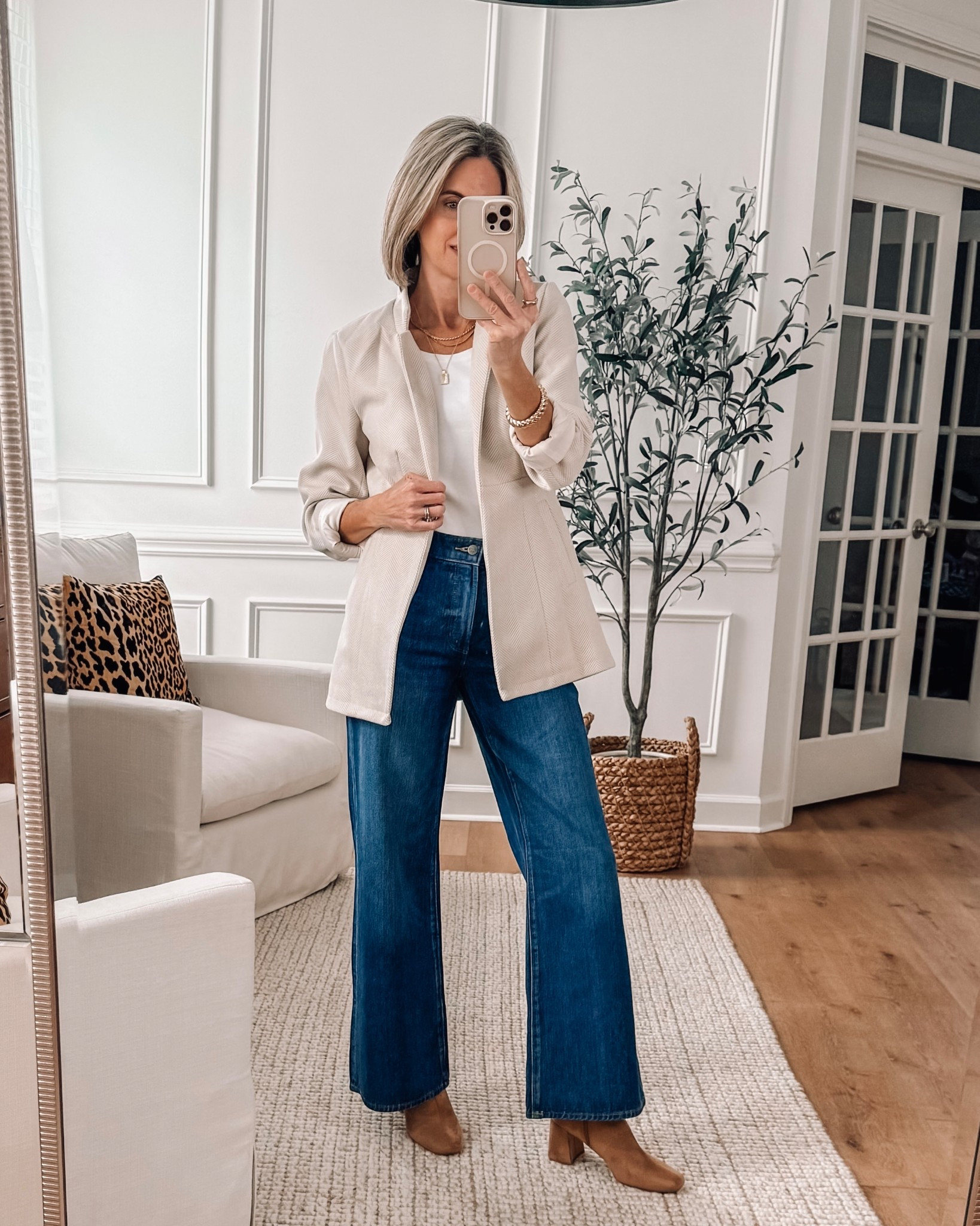 This twill herringbone blazer is such a good find 🤍 The quality is amazing (fully lined + great structure!) and the pockets are actually functional. I’m wearing a size small and paired it with wide leg flare jeans and boots for an effortless polished look.

Workwear 
Office attire 
Casual Friday 
Date night 

#LTKWorkwear #LTKOver40 #LTKootd