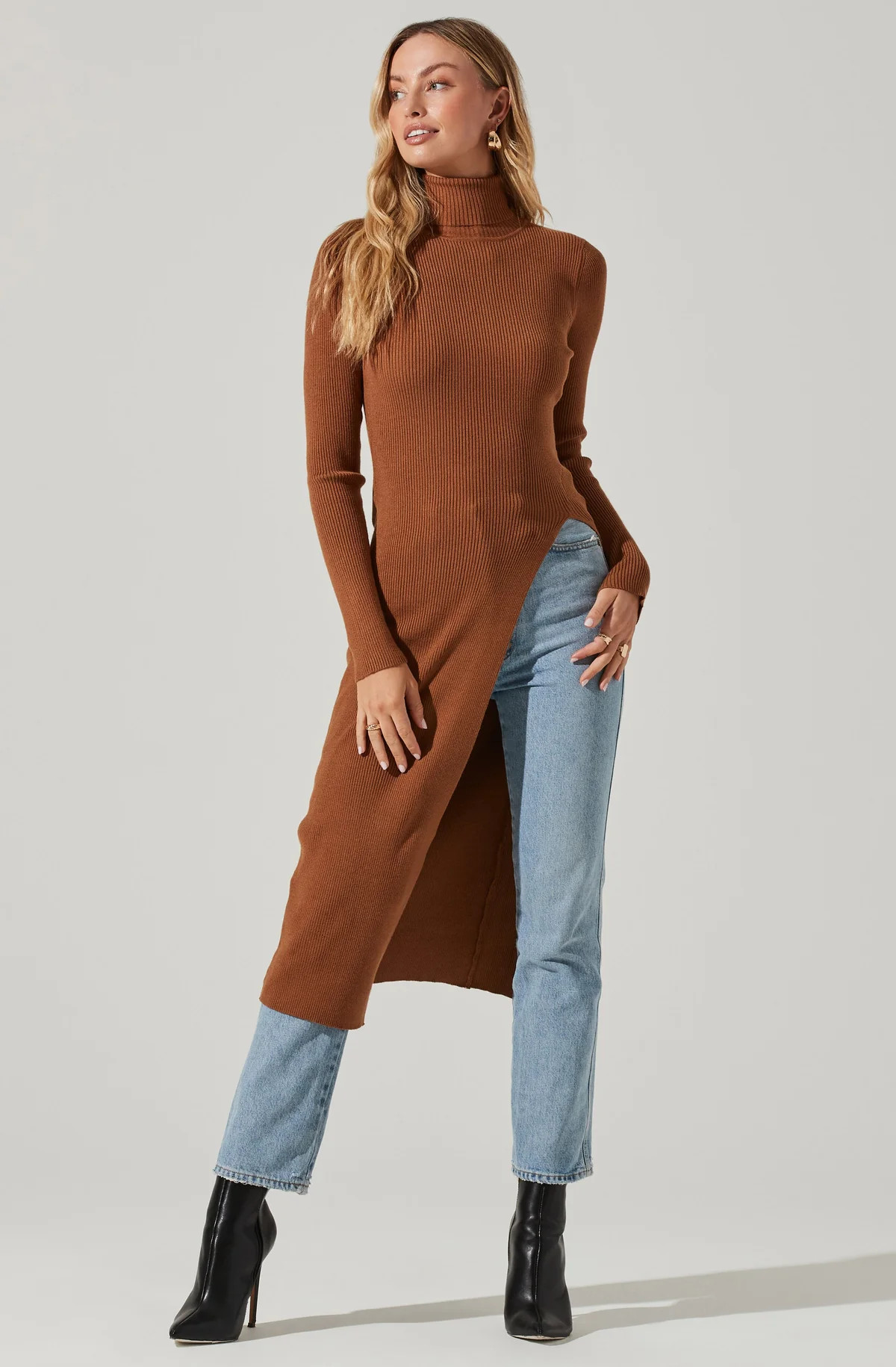 Hi Slit Turtleneck Sweater | ASTR The Label (US)