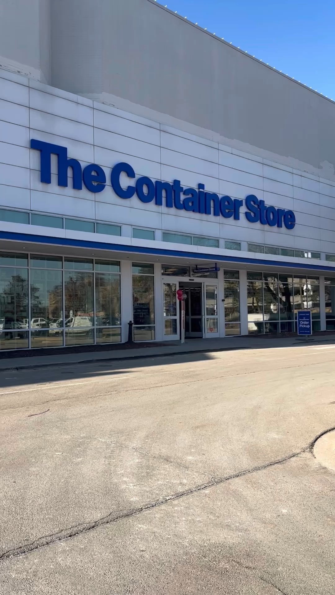 The Container Stores Gift Wrap Wonderland assortment has options for everyone, no matter your style, color scheme or theme. More than 100 wrapping essentials like wrap and ribbon are $9.99 and under. They are offering a wide range of stocking stuffers this year under $35 – and they are all sized to actually fit in a stocking.
#TheContainerStore @TheContainerStore #Ad #PaidLink