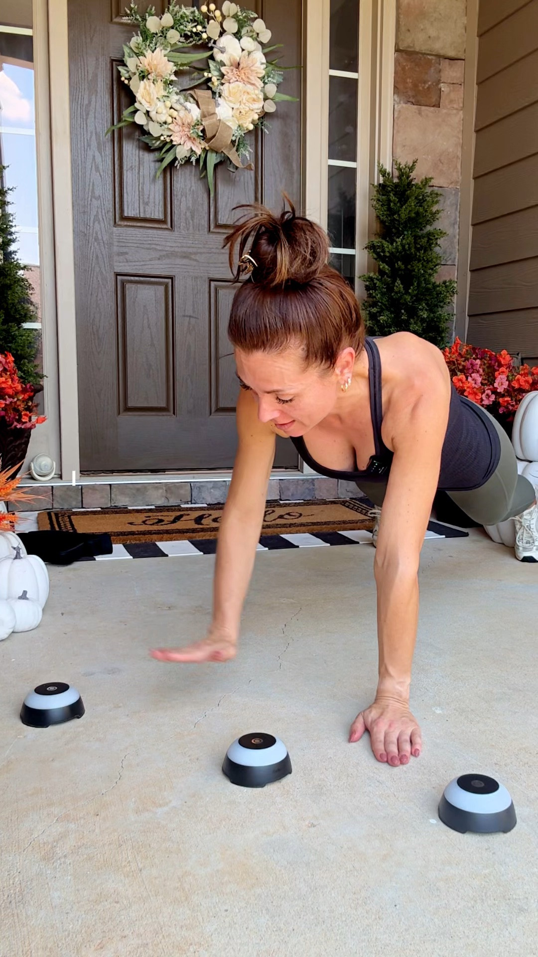 These smart reaction training pods help make speed, agility, focus, coordination, balance, and cognitive training more interactive and measurable. The app includes hundreds of drills so athletes, coaches, trainers, and teams can continuously challenge themselves and track improvement.

Perfect for sports training, solo workouts, team practices, and reaction drills.

Okay… be honest. Do you think your reaction time would humble you? 😂👇

#AD
#FitnessTraining
#AthleteLife
#SportsPerformance
#SpeedAndAgility
#ReactionTraining