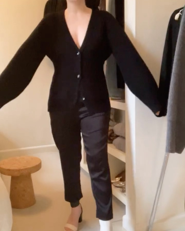 the best Khaite Scarlet Cardigan Dupe!

there are so many dupes to that cardigan but this is the best because they're 100% thick merino wool unlike most which are synthetic blends. the thickness gives it a more structured look + feel.

so soft + comfy that i bought three: the black, grey and dark brown. i'm wearing the small. for reference im 5'1" size 0.

one note, since this video was made the price has gone up but they're still worth every penny!

ugh - this apps crops the videos and took my head out 😬

(these videos are from a longer try on video i did on IG awhile back)