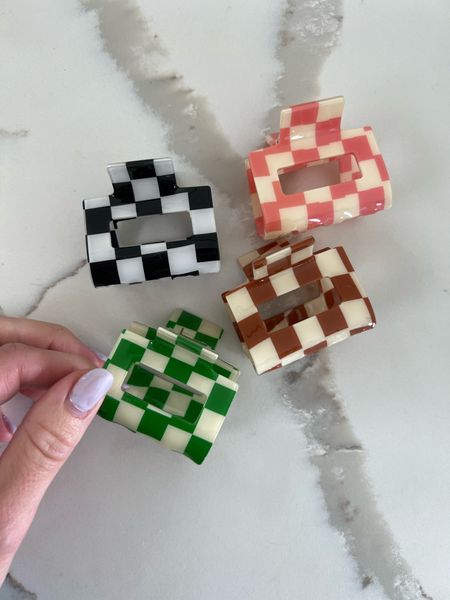 Pack of 4 mini checkered claw clips 🏁
