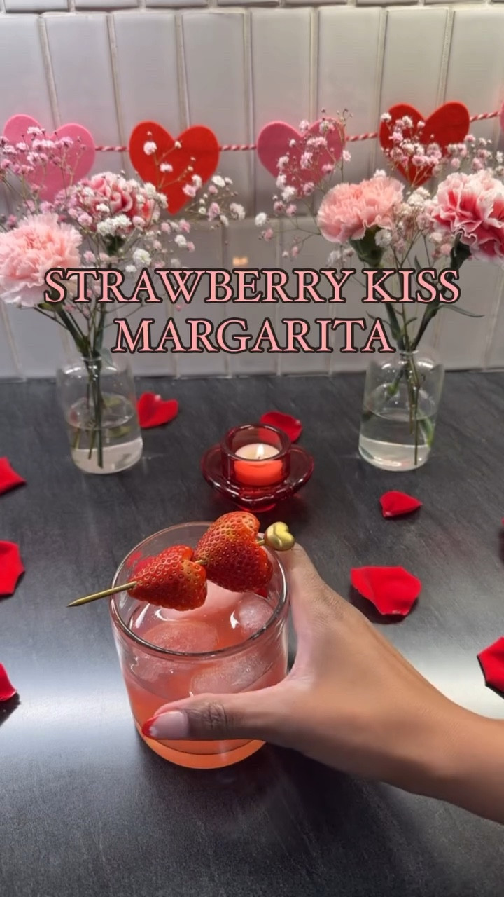 Strawberry Kiss Margarita 🍓💋♥️

This cocktail is super easy to make and all you need are these ingredients!

1. Heart ice cubes with edible glitter 
2. Tequila 
3. Triple sec 
4. Lime juice 
5. Fruit punch 
6. Strawberry garnish

#cocktails #valentines #cocktailrecipe #vday #strawberry 
https://liketk.it/54hYz

#LTKValentine #LTKHome #LTKfoodie