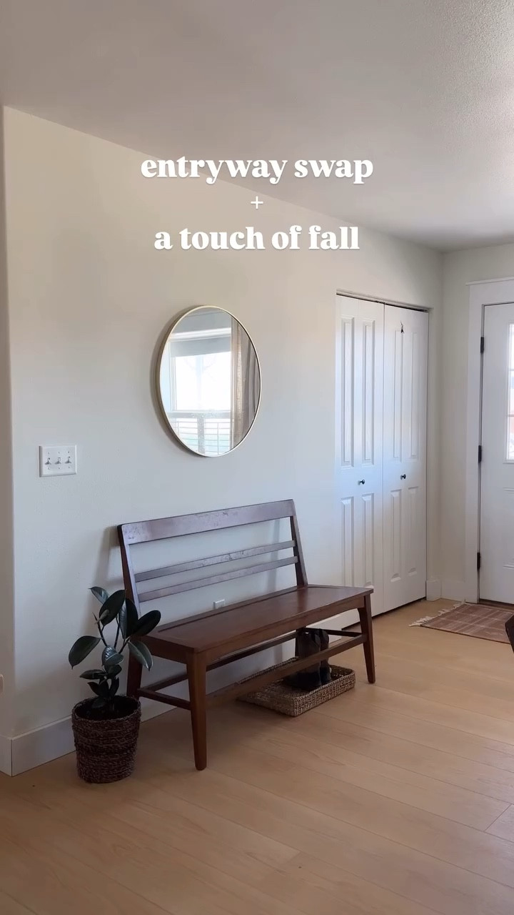 entryway swap and a touch of fall 🍂
.
#entryway #consoletable #falldecor 

#LTKFallSale #LTKSeasonal