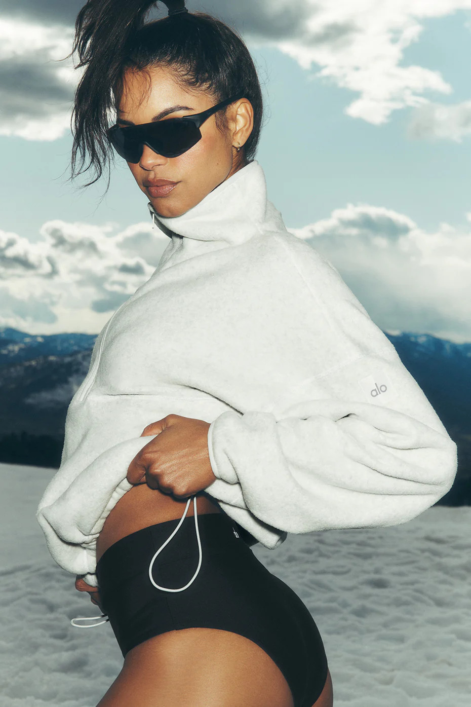 ALO | Polar Fleece Retreat Cover Up Sweatshirt in White Heather Grey, Size: Medium | Alo Yoga (US)