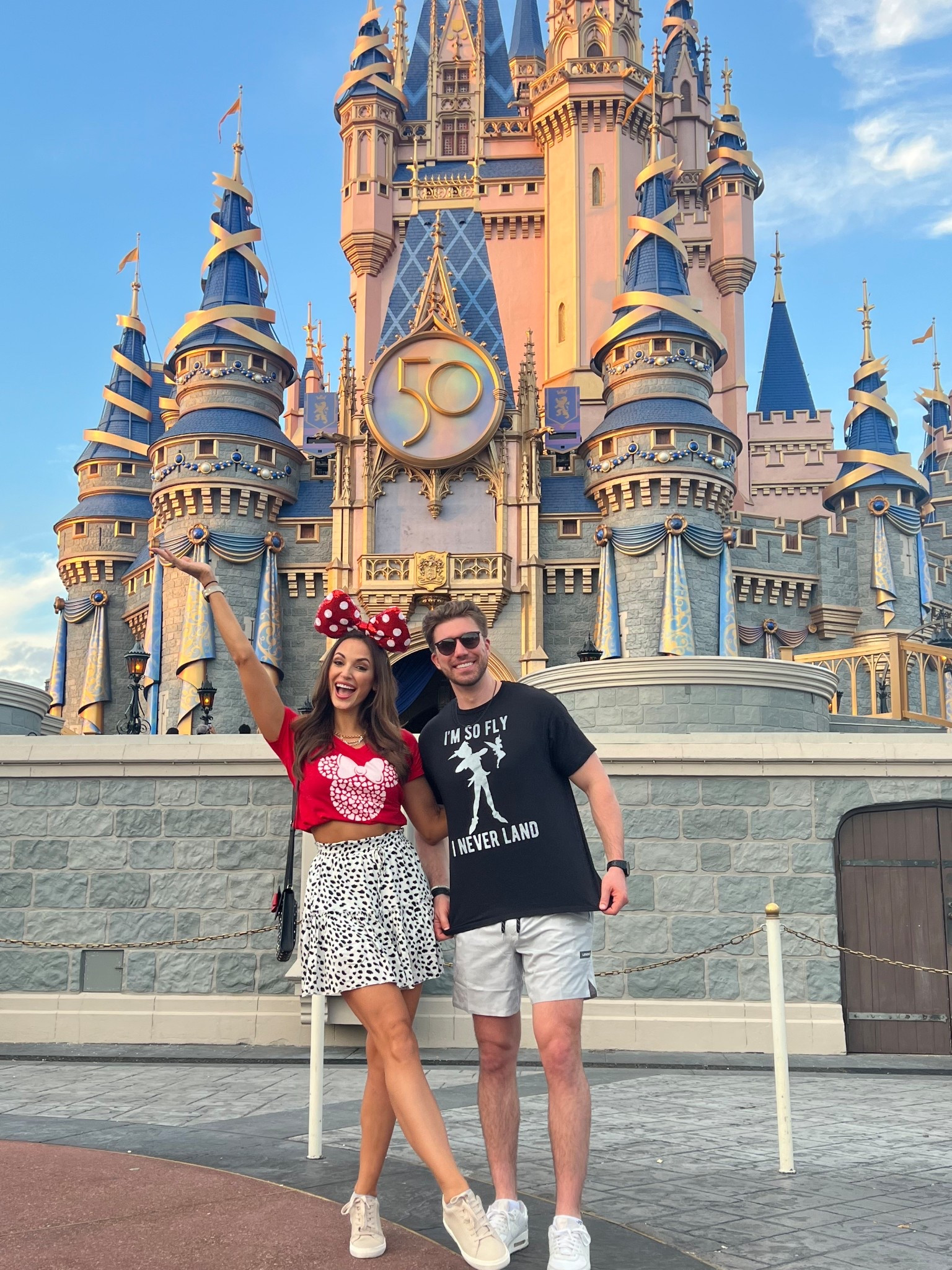 “I’m so fly I neverland” 🤣 fun Disney world outfits -  Mickey t shirt and Peter Pan shirt! Obsessed with the bag!