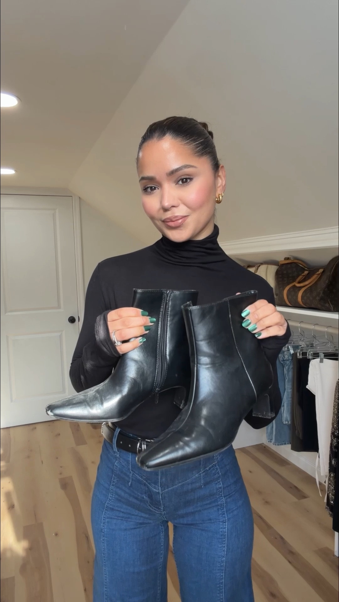 Casual outfit 💕 These pants fit SO nice! Wearing size 24 