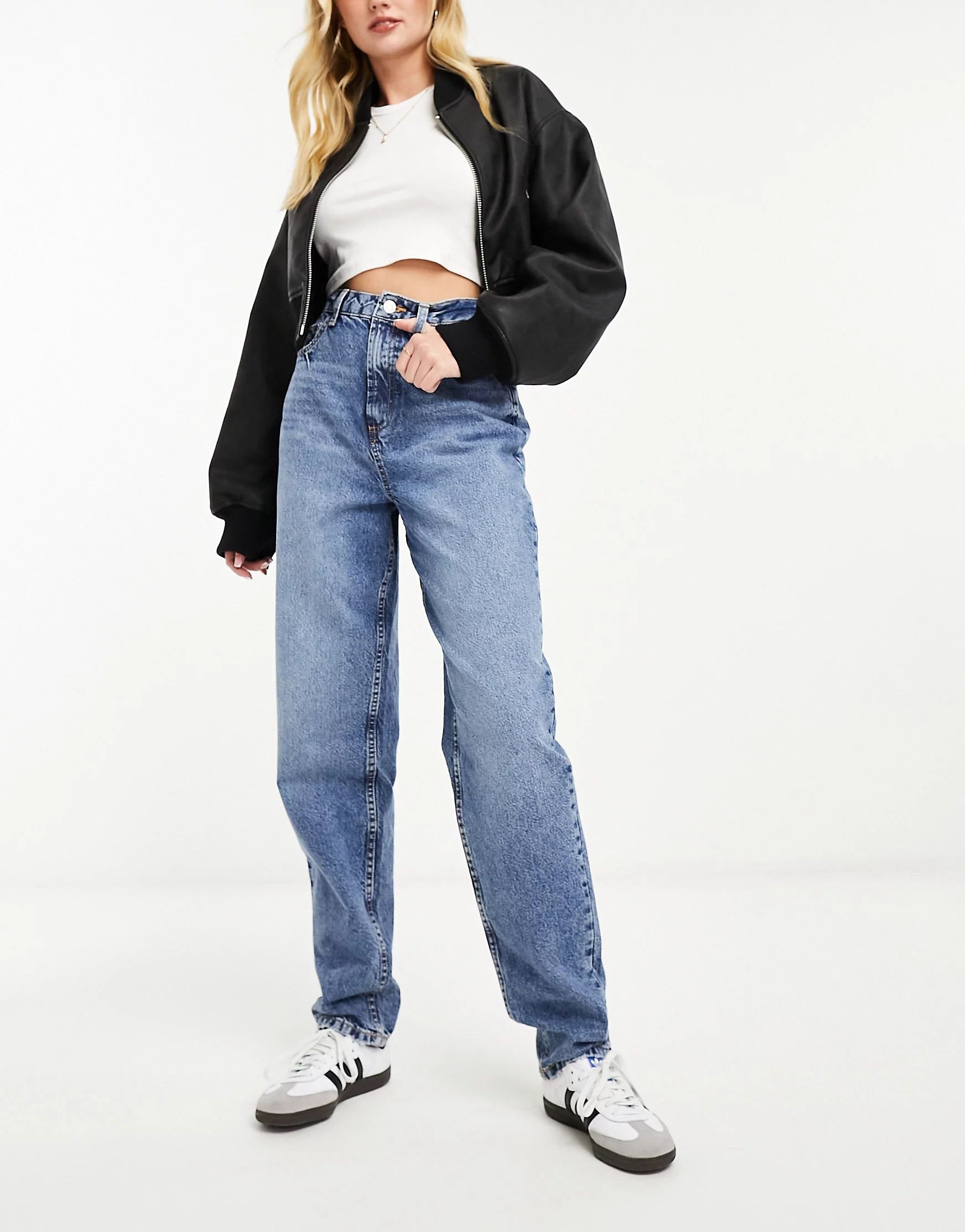 ASOS DESIGN relaxed mom jeans in mid blue | ASOS (Global)