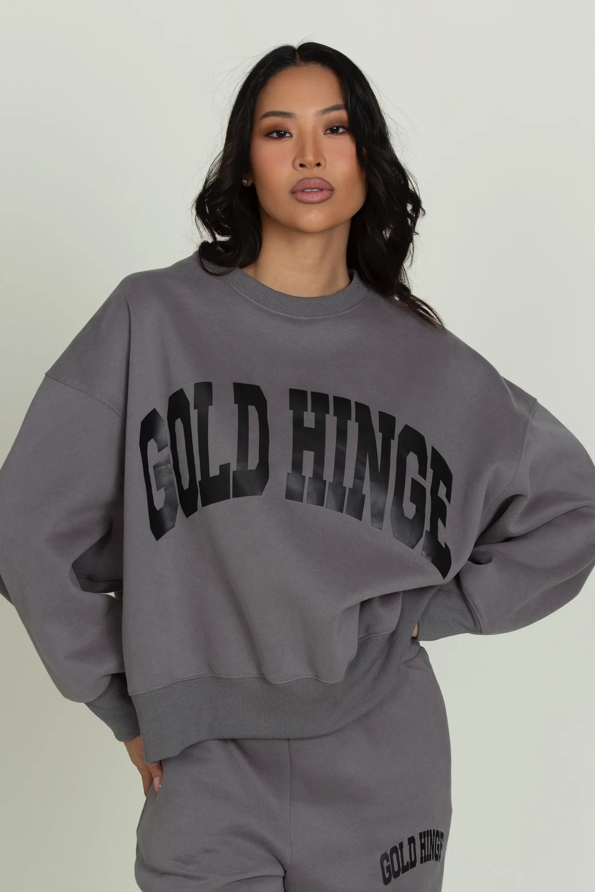 Obsidian Grey GH Wide Arm Sweatshirt | Gold Hinge