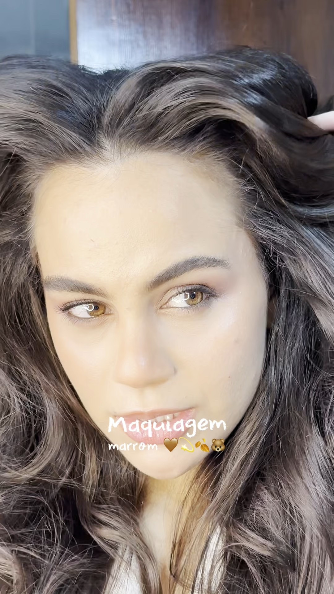 Cores usadas por ondem: 
Cor UMBER em toda pálpebra, cor OAK para esfumar. Baixo dos olhos passei primeiro a cor UMBER e esfumei com a cor OAK também, e no cantinho passei o Bronzer da paleta de contornos. 

Dica extra: é bom que o lápis usado seja mais sequinho, que não esfume tanto igual a um kajal, pois assim ele fica mais concentrado no cantinho  

#LTKbeleza #LTKpromo #LTKbrasil