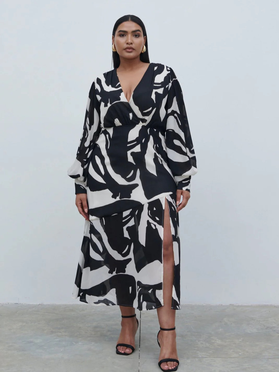 Lilianna Balloon Sleeve Printed Dress Curve | Pretty Lavish (UK)
