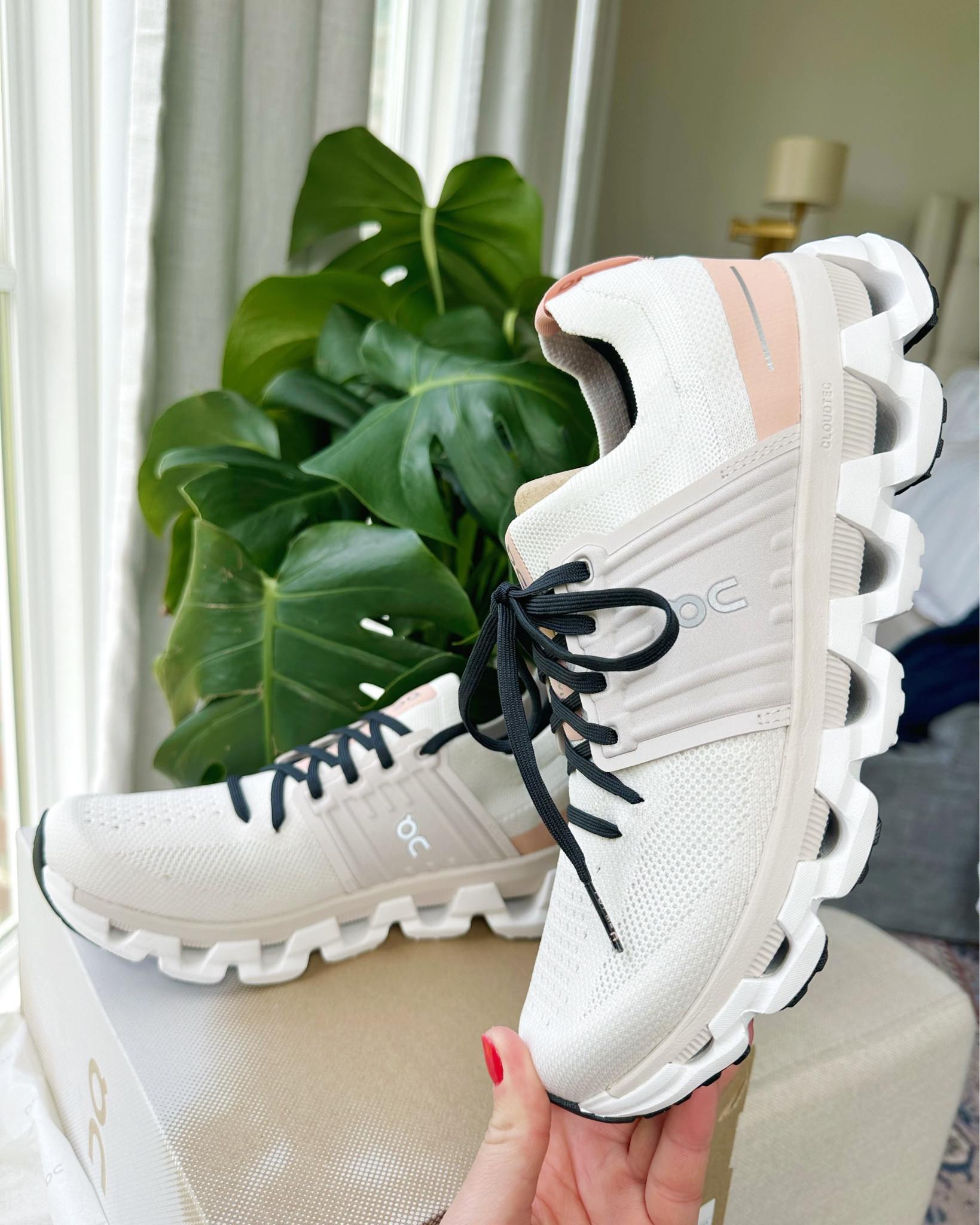 New shoes for spring. Ivory & rose with a pop of black for contrast. 

#onclouds #trainingshoes 