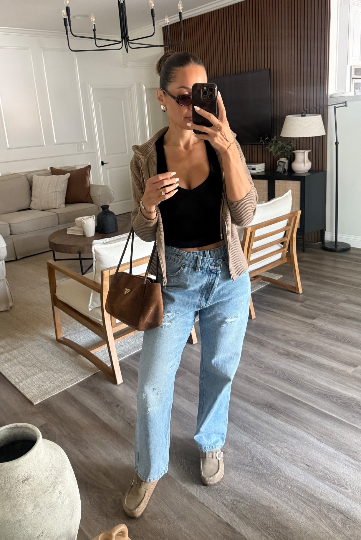 Wearing these KBB by Kahlana “Dylan” Jeans in a size 2 👖 Mid-rise with a relaxed tapered leg and the perfect light wash. Easy to dress up with heels or down with sneakers—such a great everyday denim find!
@target

#TargetStyle #DenimSeason #WardrobeStaples #EverydayStyle #FallOutfits #OOTD #TargetFinds #LTKDenim #LTKStyle


#LTKSeasonal #LTKStyleTip #LTKU

#LTKOver40 #LTKU #LTKSeasonal