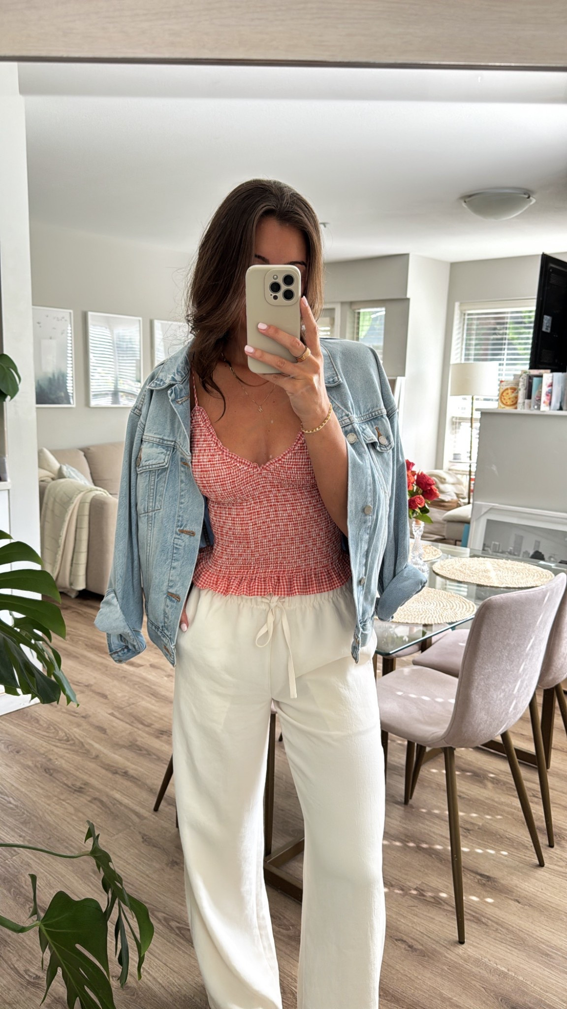 Aritzia spring outfit 
top size XS
pants S
jacket S