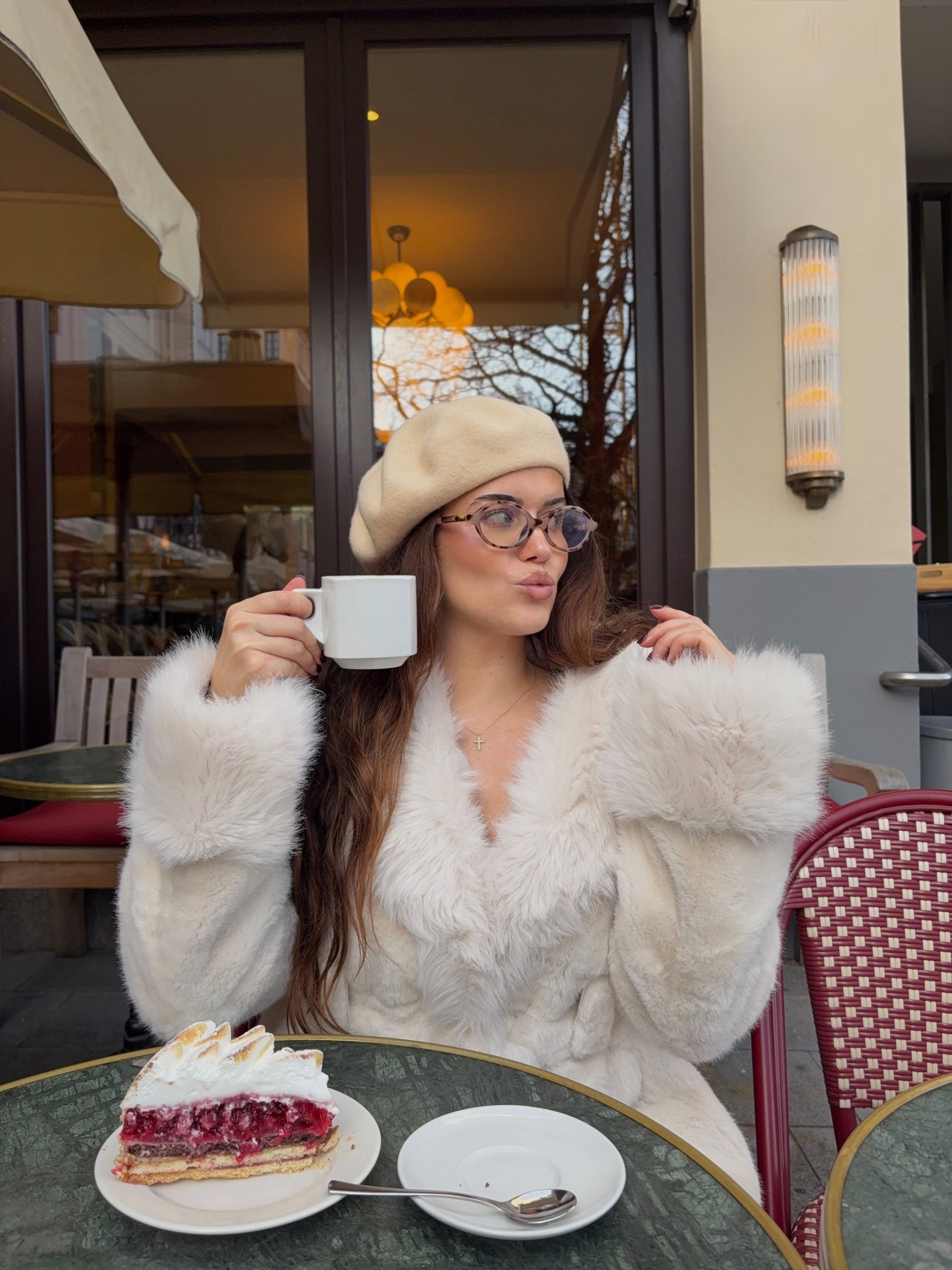 Die perfekte Winterjacke 🪽

Diese fluffige Fake Fur Jacke ist perfekt für meine Herbst-Stylings und Winter-Outfits

The perfect jacket 🪽

#LTKdeutschland #LTKmidsize #LTKwinter