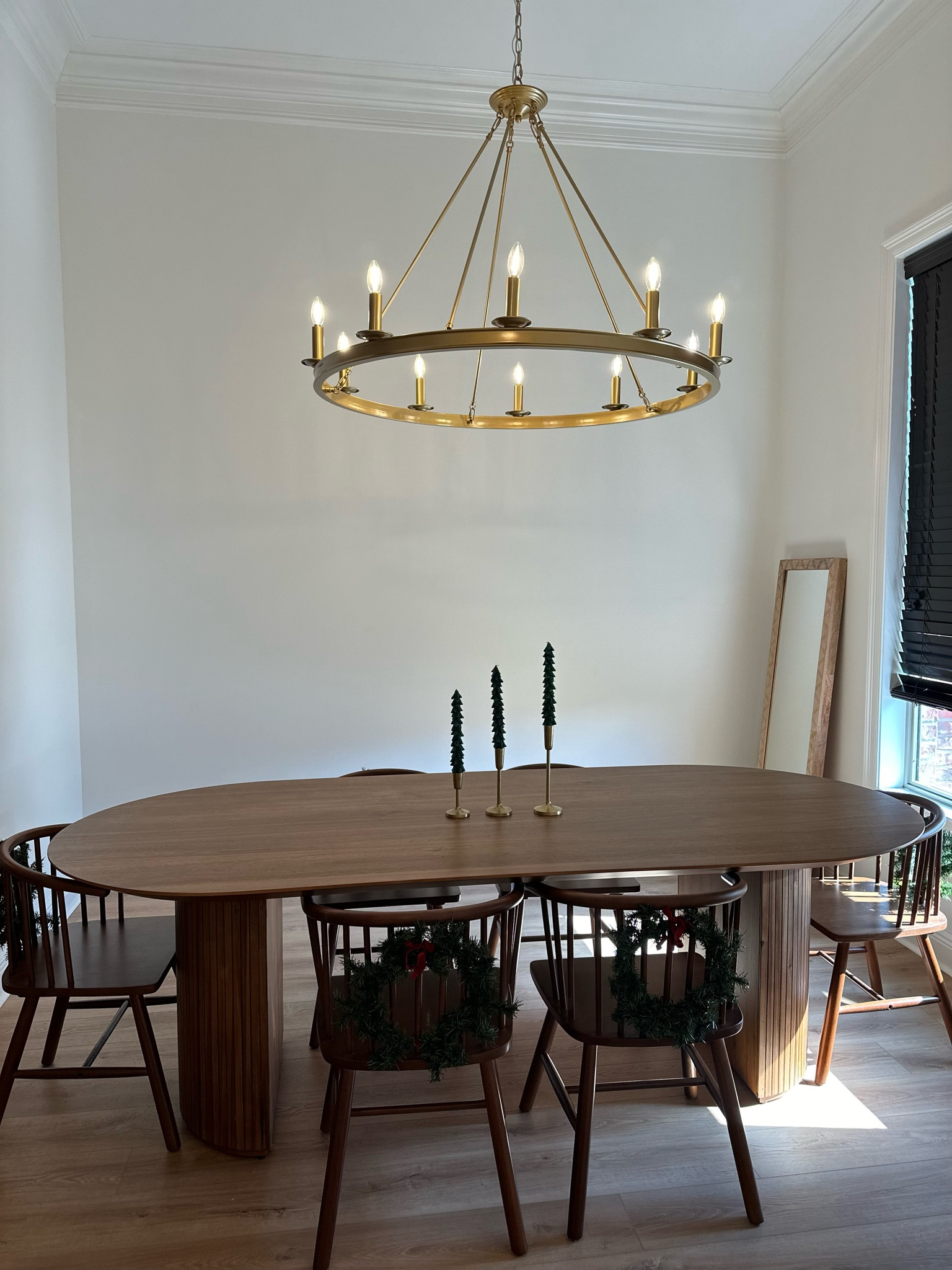 Dining room table and chairs #furniture #diningroom #diningroomtable #diningroomchairs #diningroomfurniture #lighting #chandelier

#LTKHome