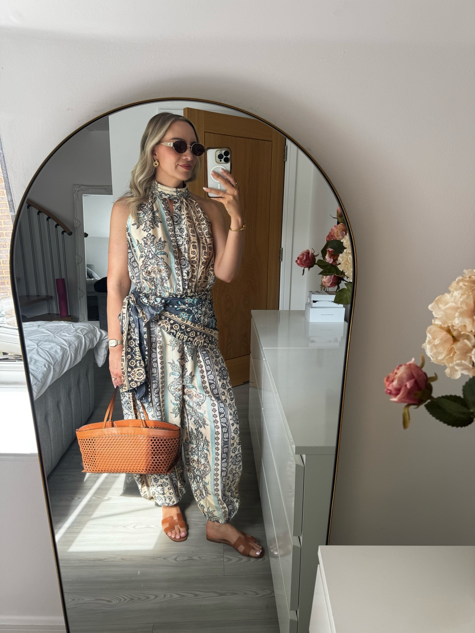 A comfy cool holiday outfit idea 🫶🏼

I’m wearing a medium but would probably opt for a small if ordering again

#LTKsummer #LTKbag #LTKstyletip