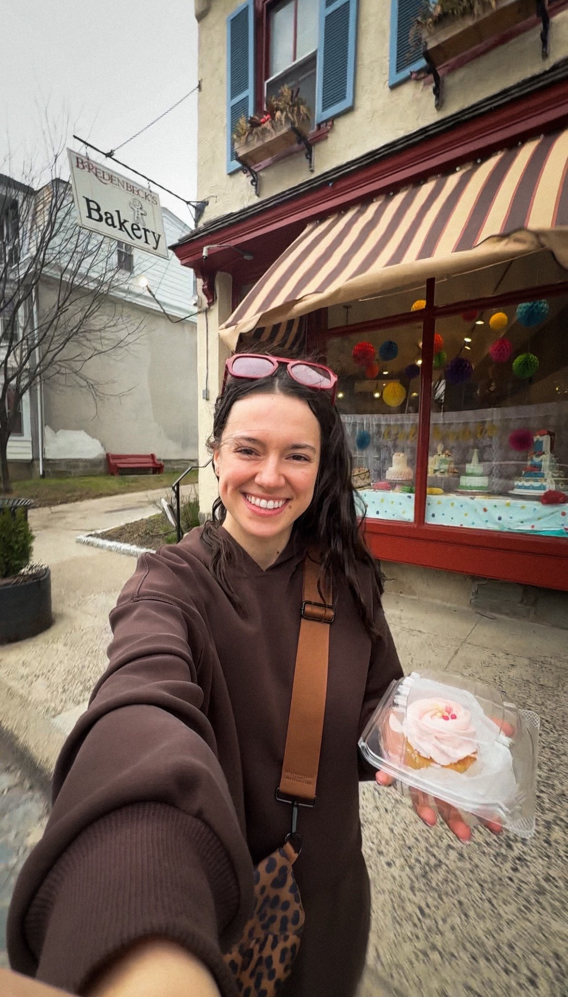 Taking the matching set for a spin to grab some treats. There is something about a monochrome brown look that feels so much more polished than your average lounge gear—especially for a quick bakery run.

#LTKdayinmylife #LTKootd #LTKPetite