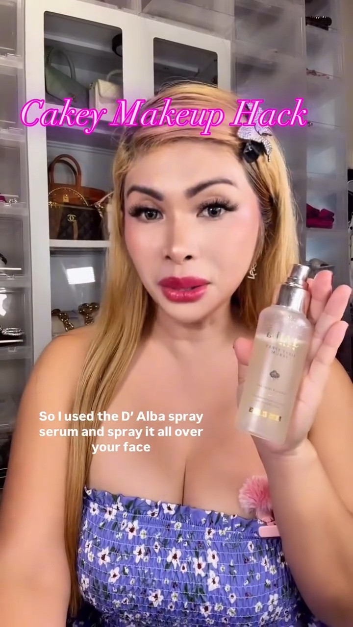 Cakey Makeup? 😳🙃 Hydrating mist @dalba_global + blending sponge = smooth, radiant skin. Thank me later. ✨

#dalba #MakeupHack #makeuptutorial #GlowySkin #grwm