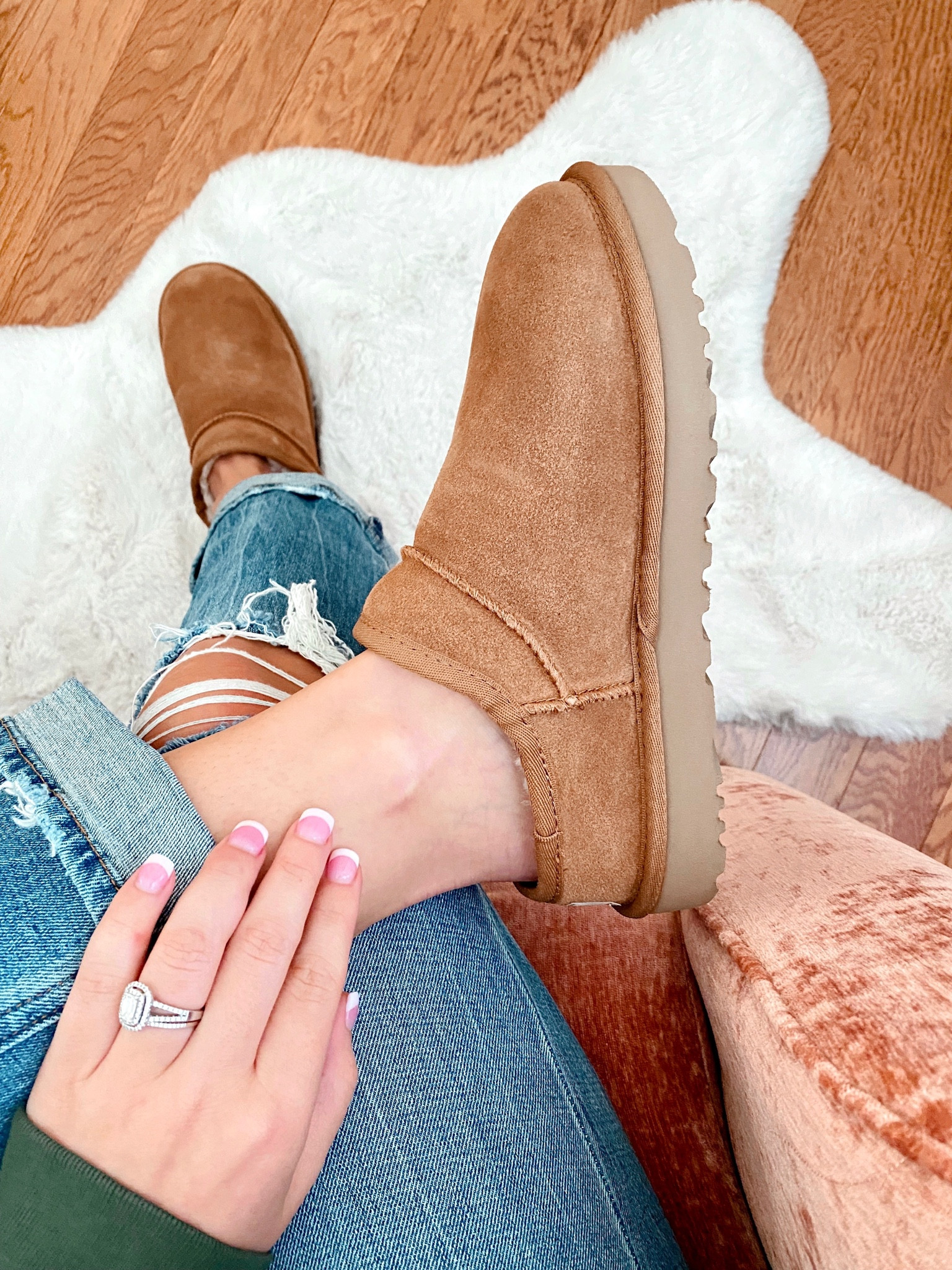 Classic Ugg slippers (I sized up—I’m normally a size 7.5 and got a size 8) 💗

Uggs, Ugg slippers, fall outfits, gifts for her 

#LTKSeasonal #LTKshoecrush #LTKsalealert