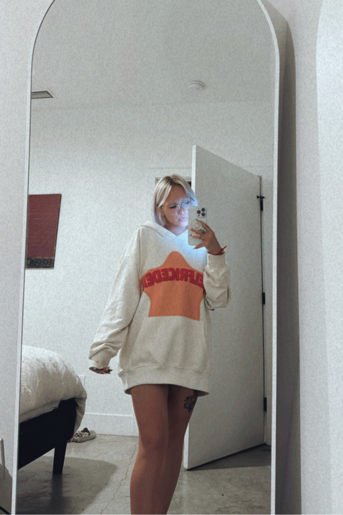  My comfort hoodie ⭐️
I’m wearing a size medium for an oversized fit! 
